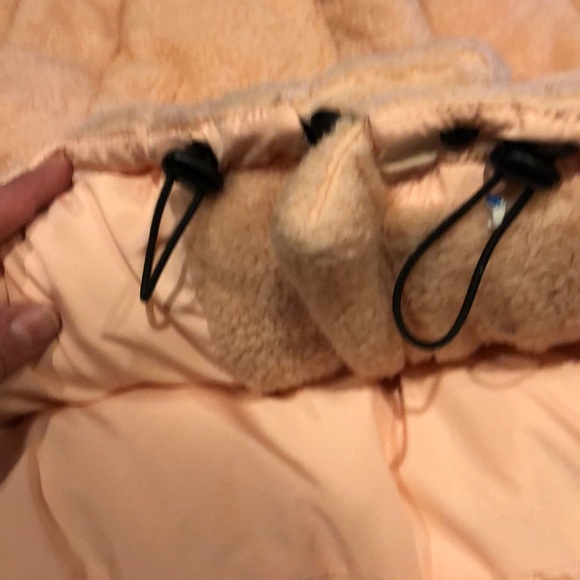 Pink fuzzy puffer jacket - Picture 6 of 9